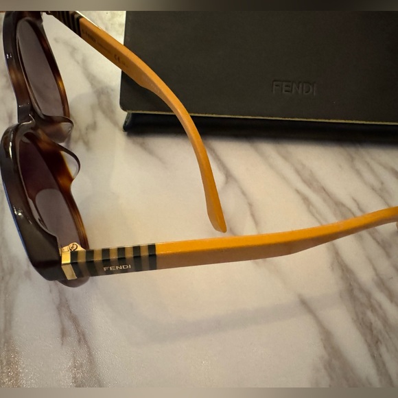 Fendi Sunglasses - Picture 4 of 4